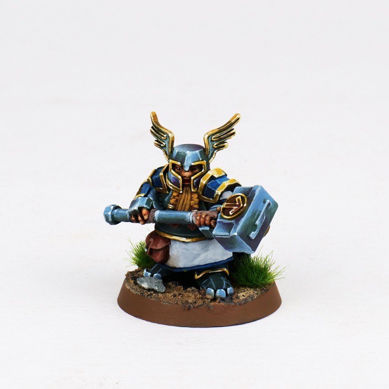 Painted dwarf paladin miniature with hammer and winged helm